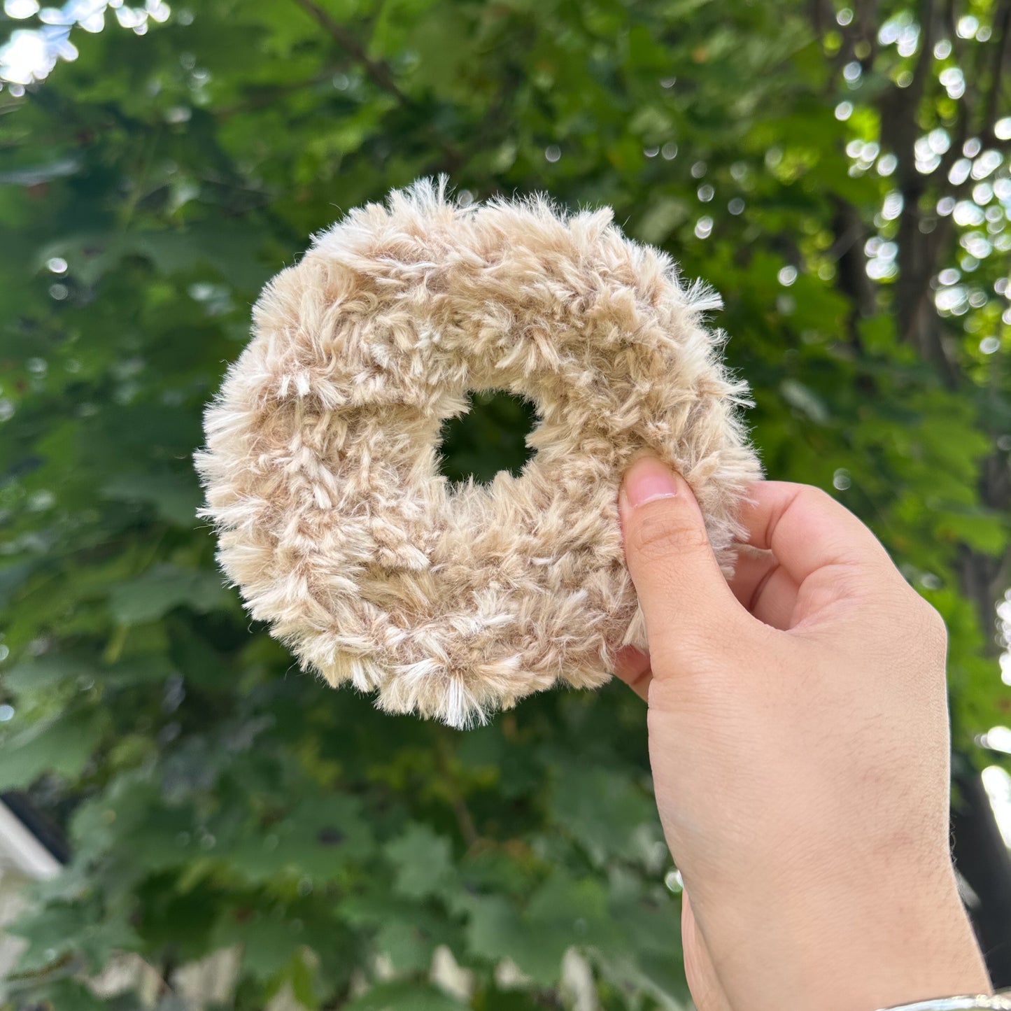 CREAM CROCHET SCRUNCHIE