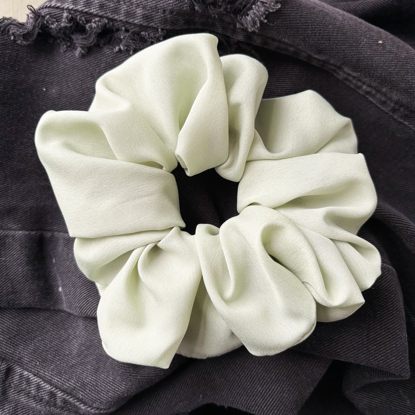 PISTACHIO SCRUNCHIE