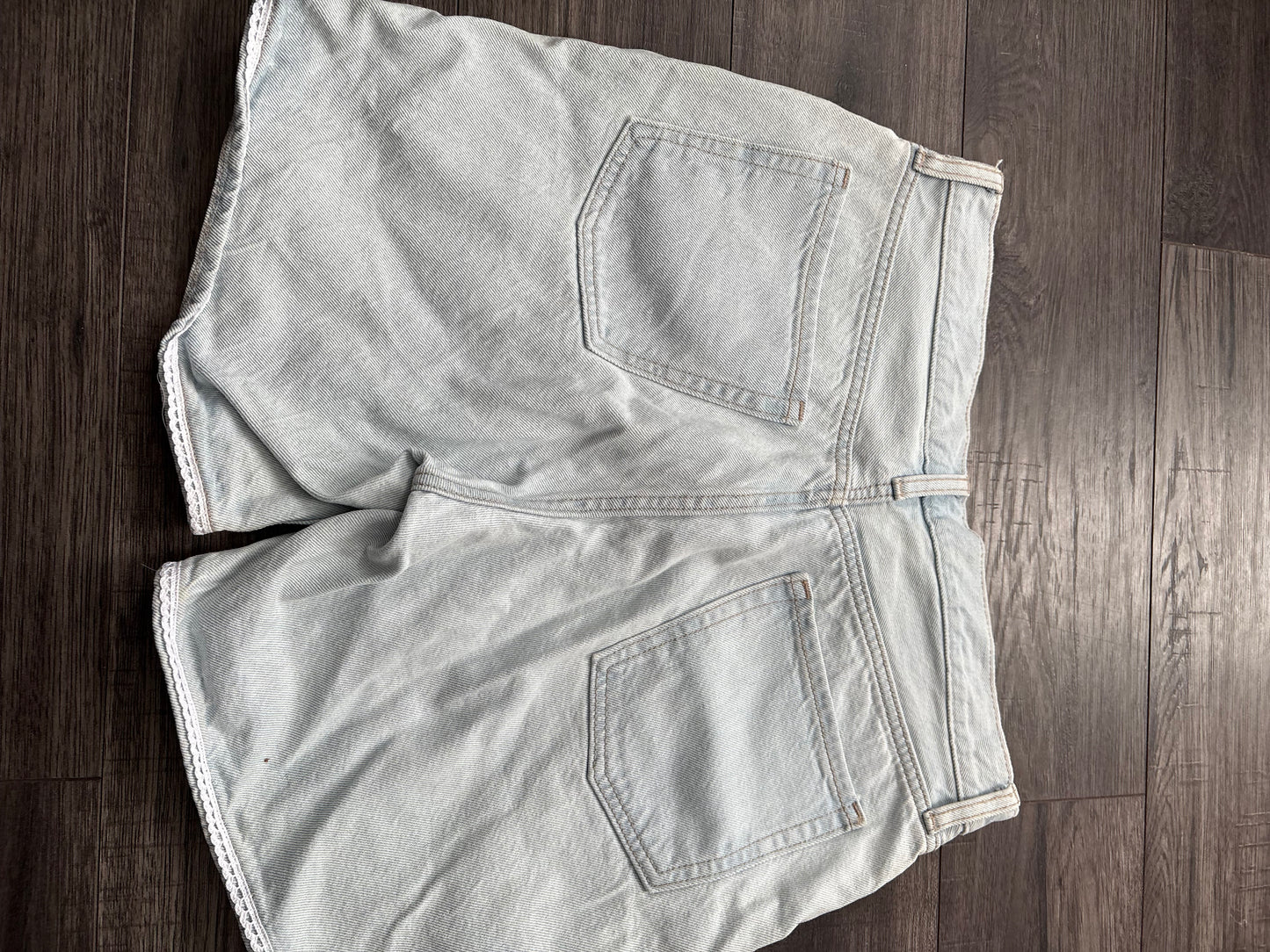 LACE TRIM SHORTS - SZ. 10
