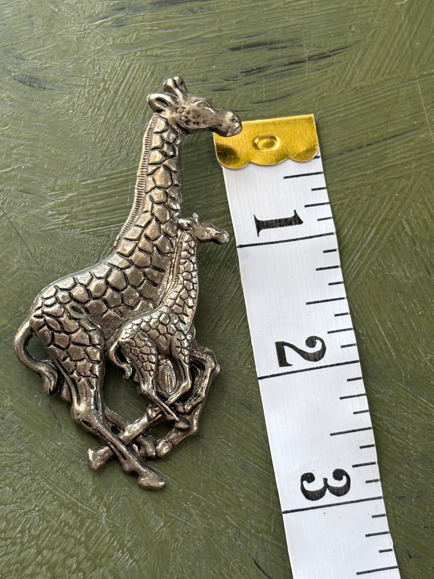 GIRAFFE BROOCH