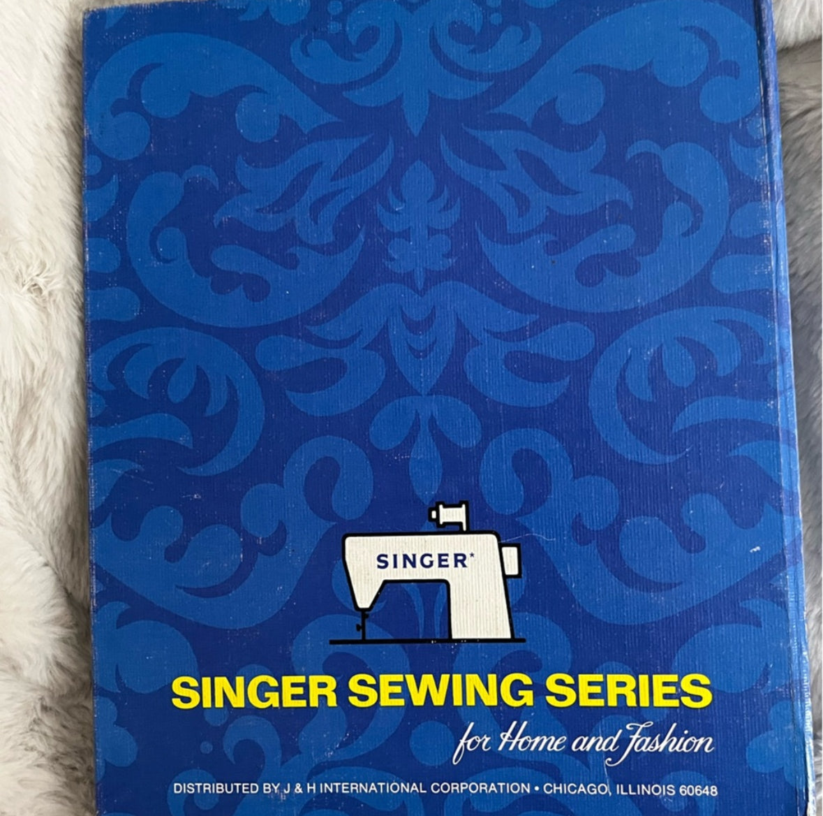 VINTAGE SINGER SEWING SERIES BOOK