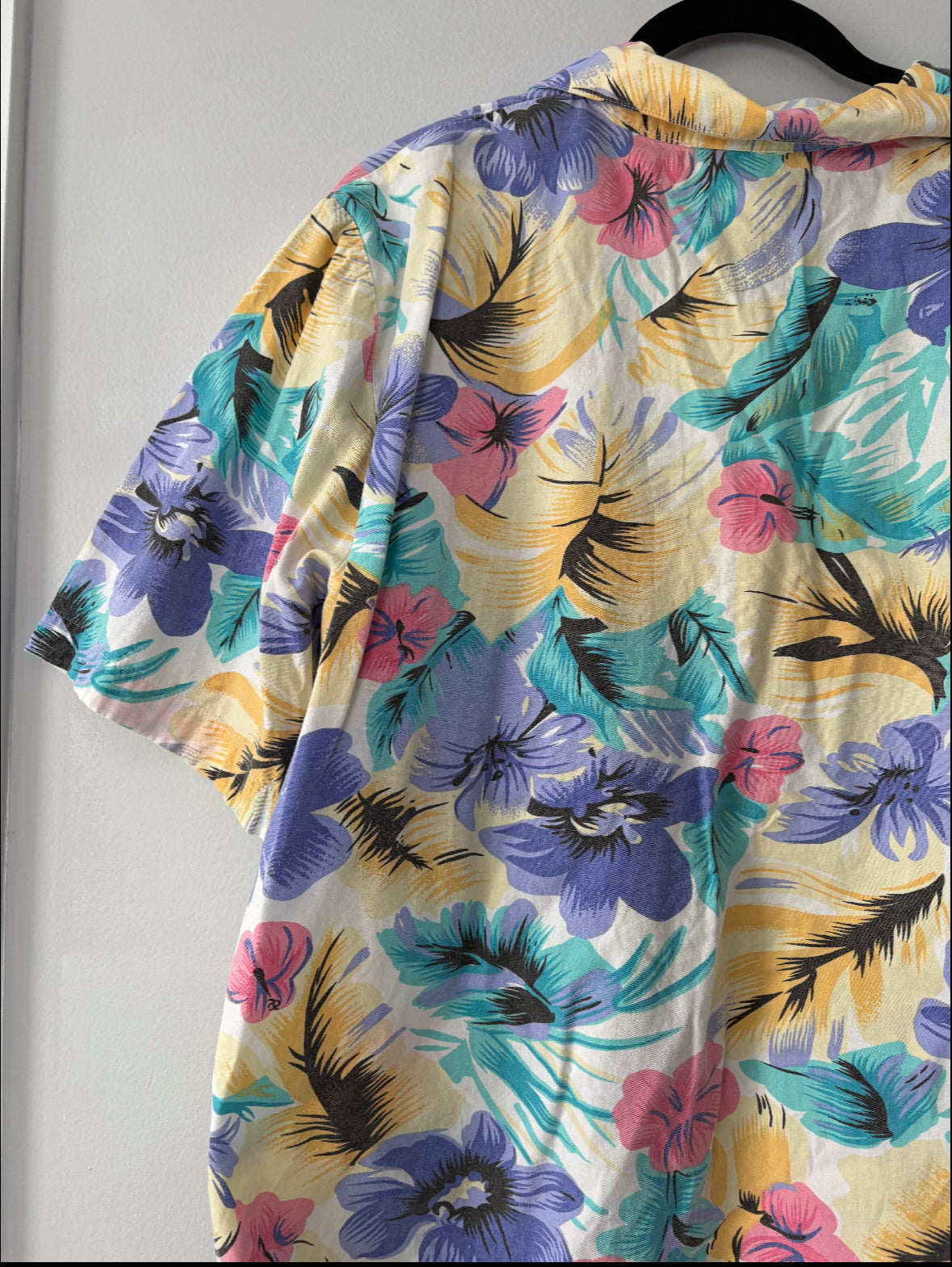 FLORAL HAWAIIAN BUTTON UP - MEDIUM