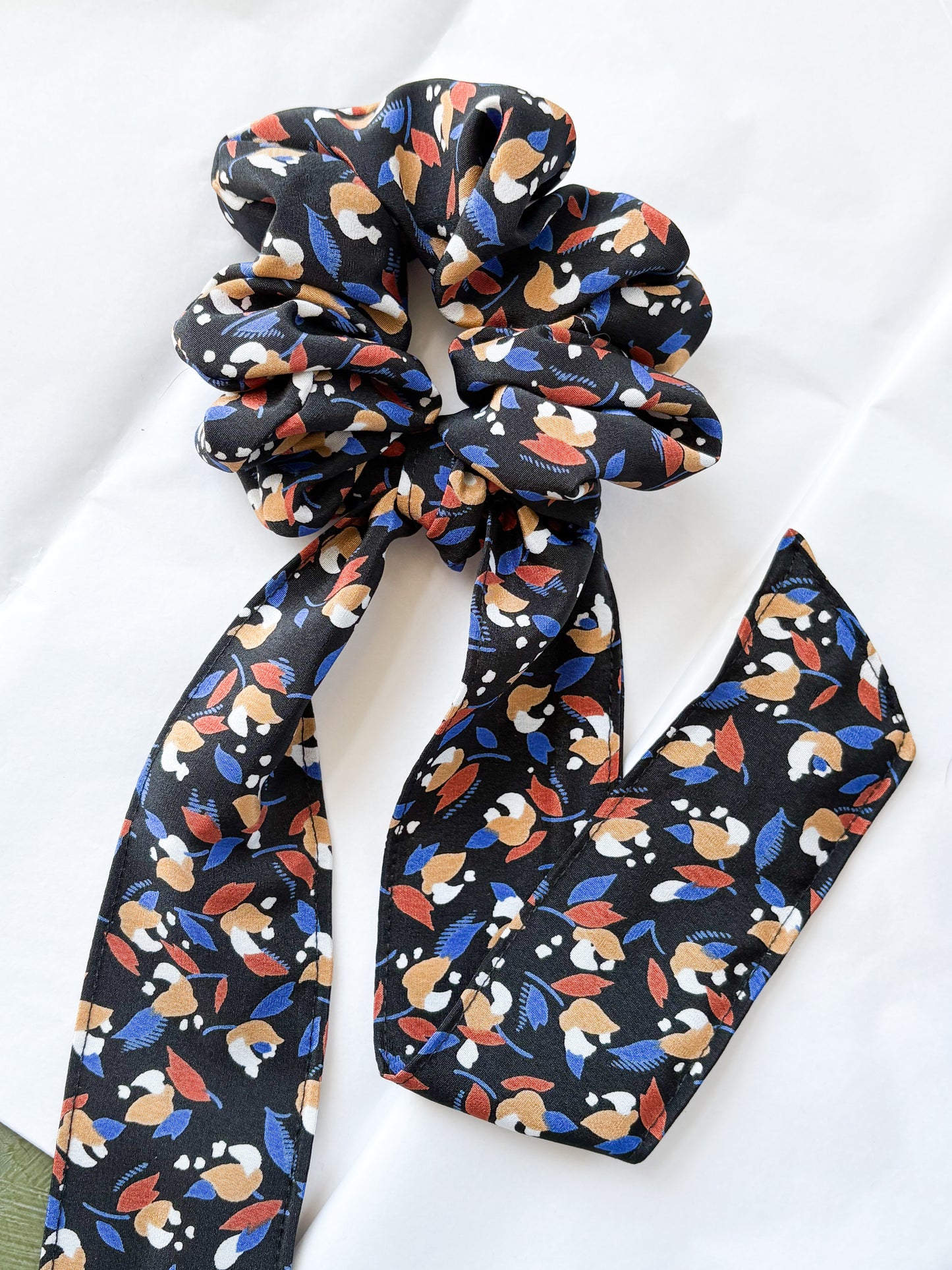 CARMEN BOW SCRUNCHIE