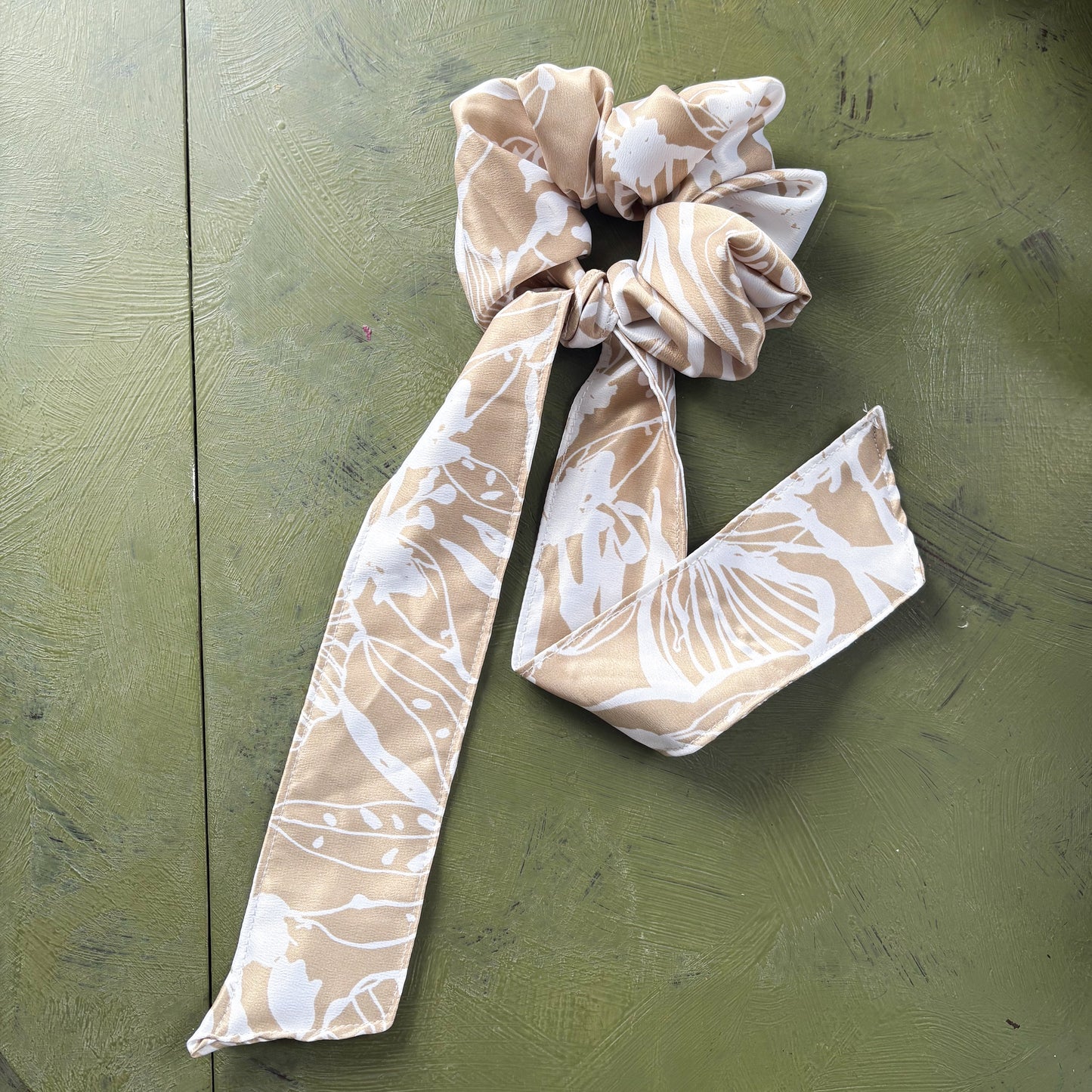 HOLLY SATIN BOW SCRUNCHIE