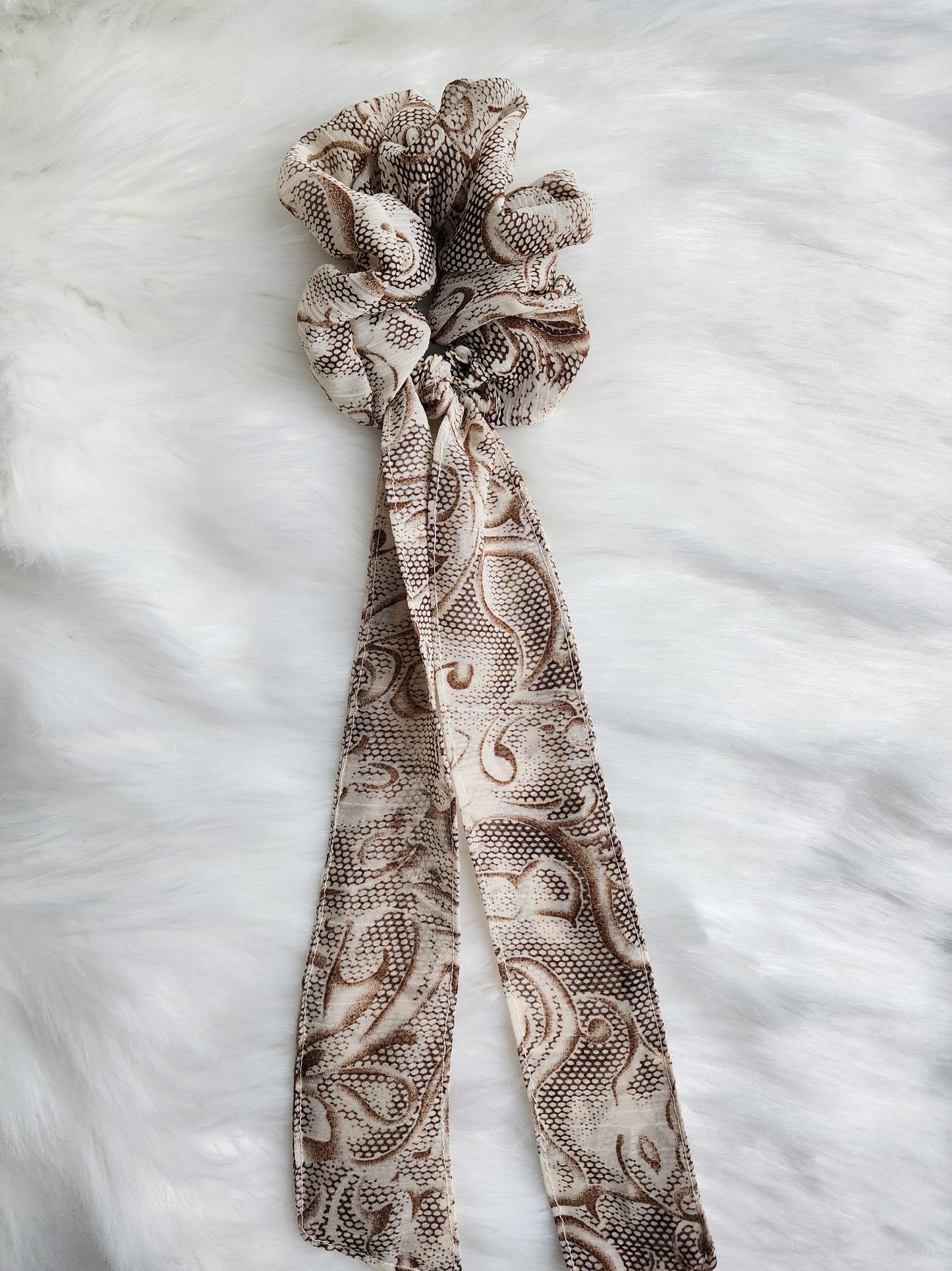 ABSTRACT CHIFFON BOW SCRUNCHIE