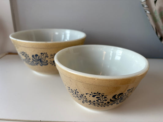 PYREX MIXING BOWLS