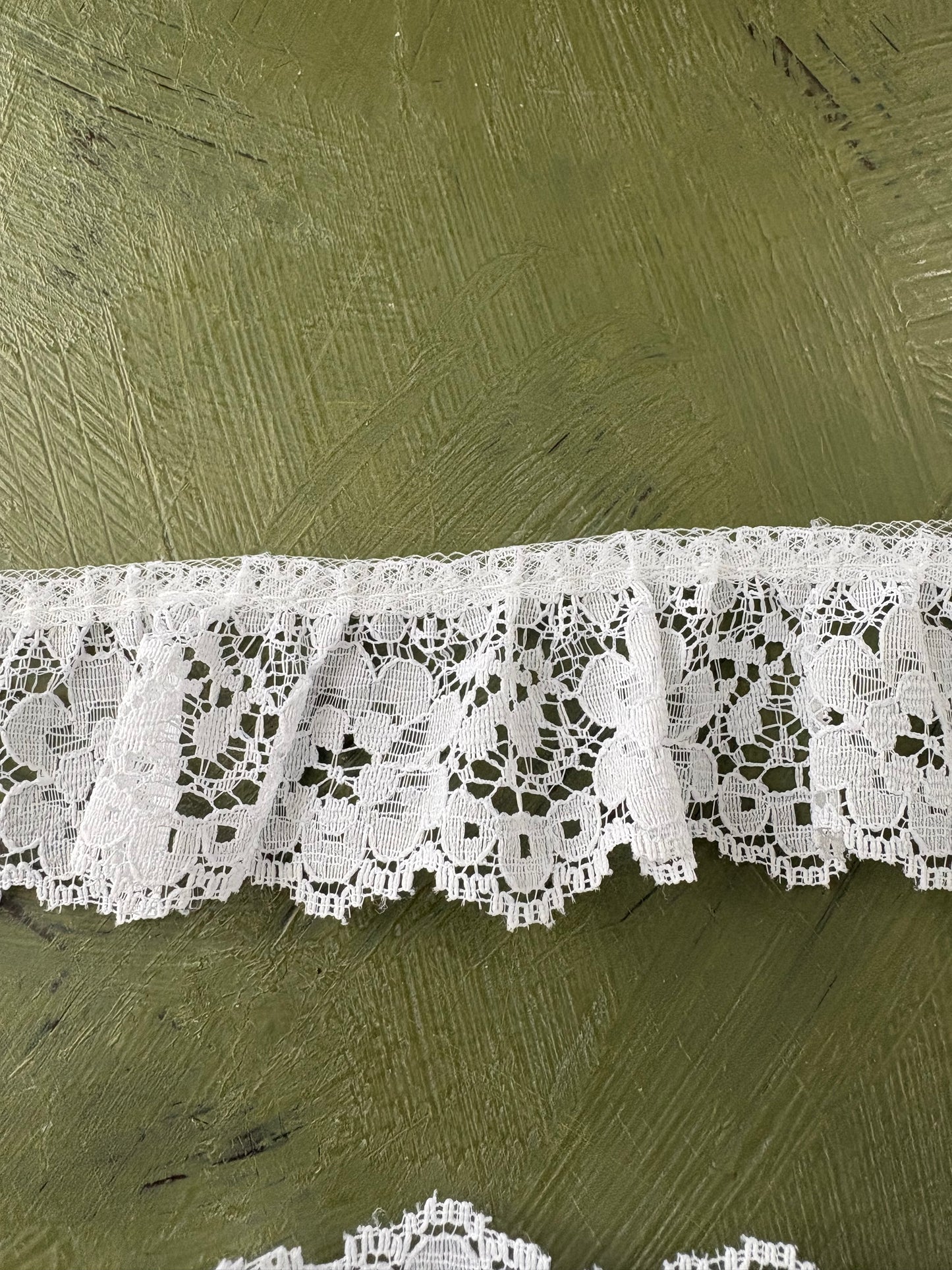 WHITE RUFFLE LACE TRIM - by the meter