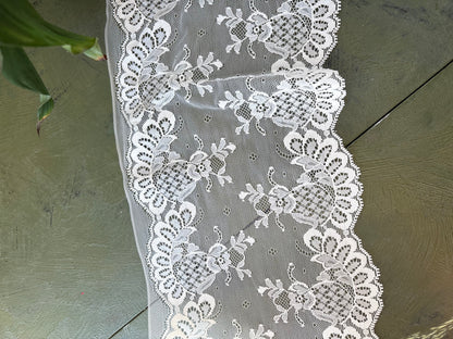 BEIGE LACE TRIM - by the meter
