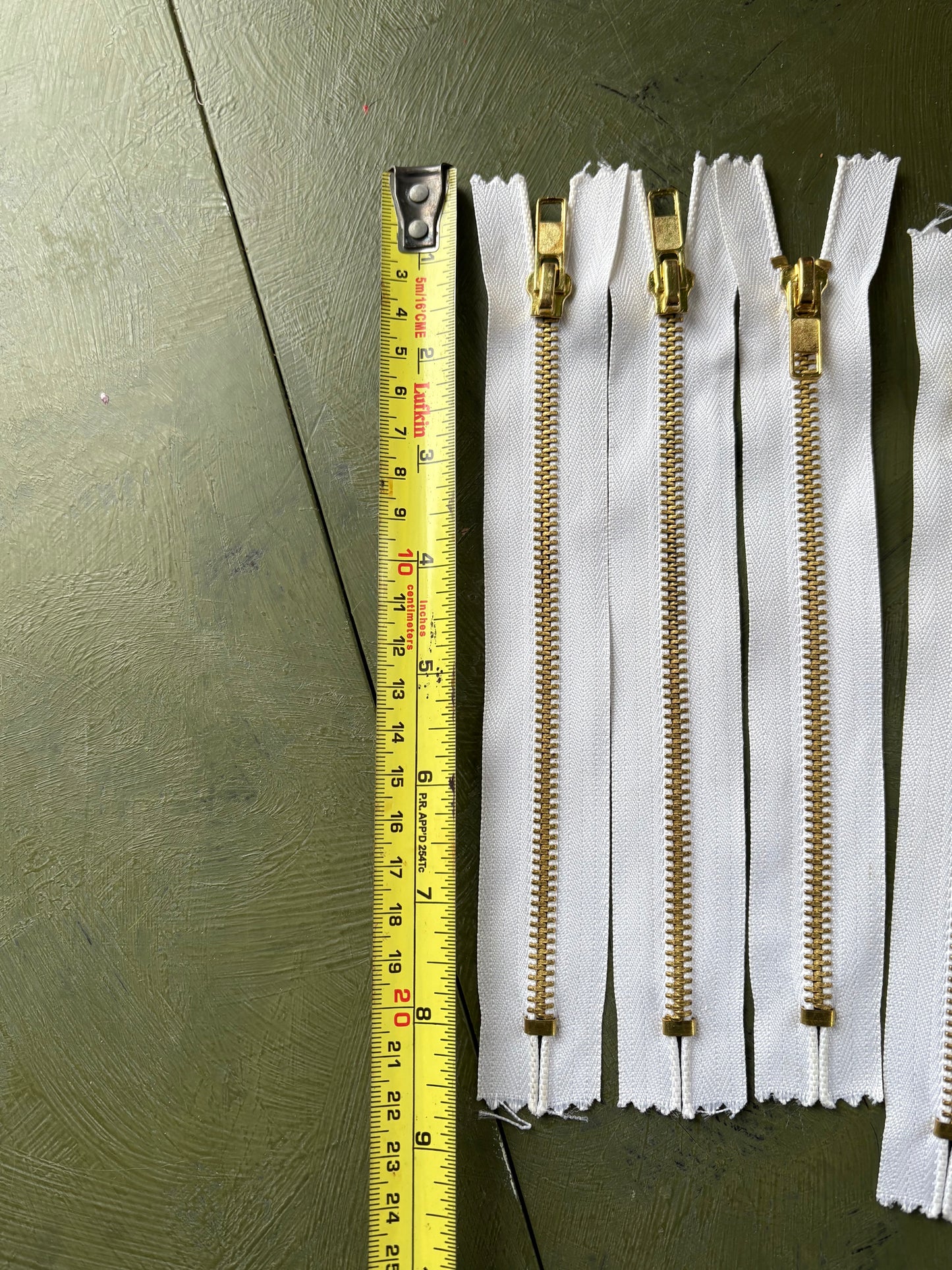 8" WHITE ZIPPERS