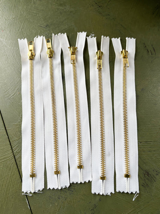 8" WHITE ZIPPERS