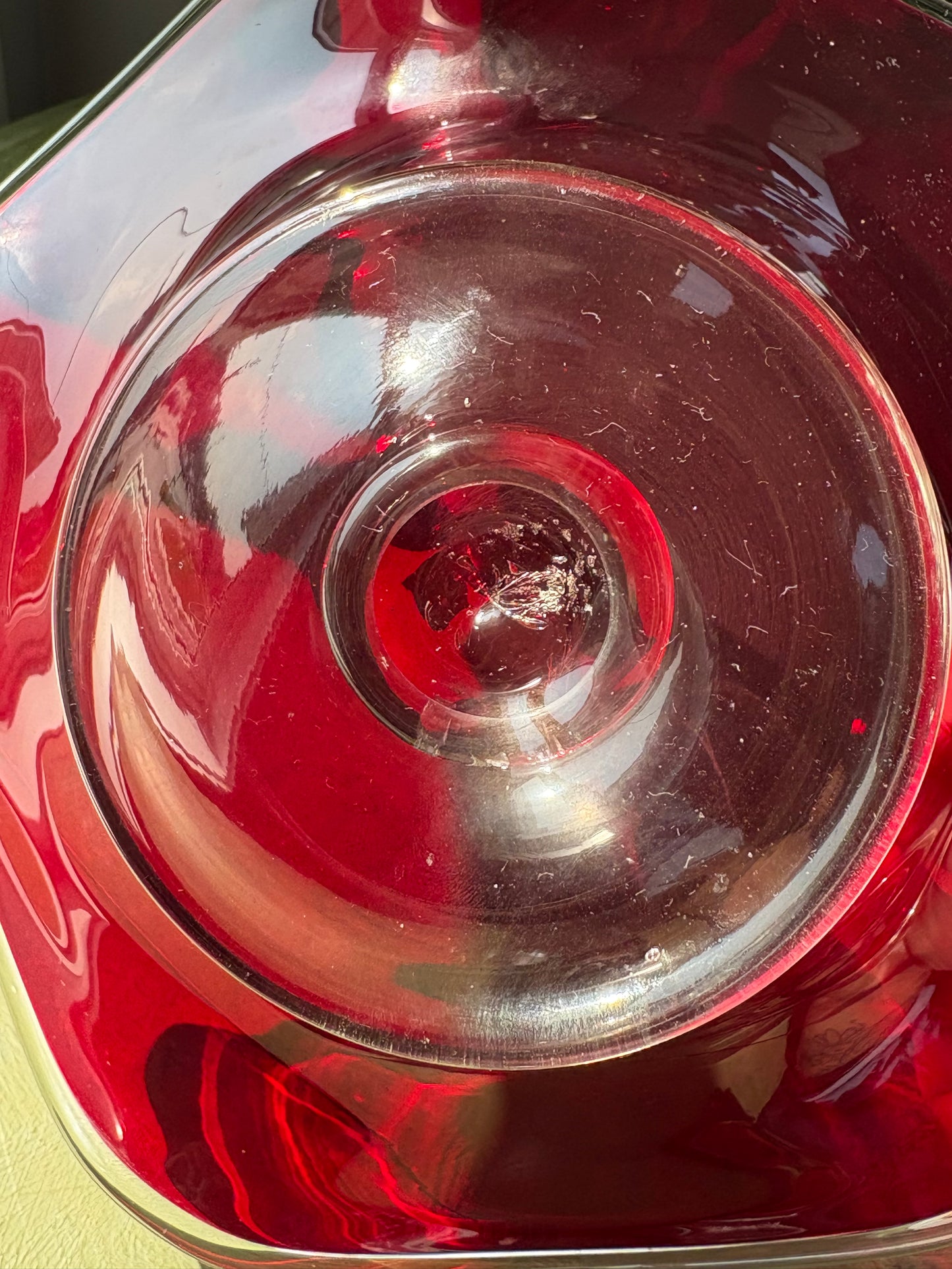 RED GLASS PEDASTAL DISH