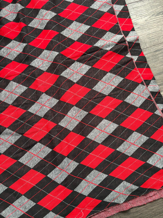 DIAMOND PATTERN KNIT FABRIC 70" x 55"