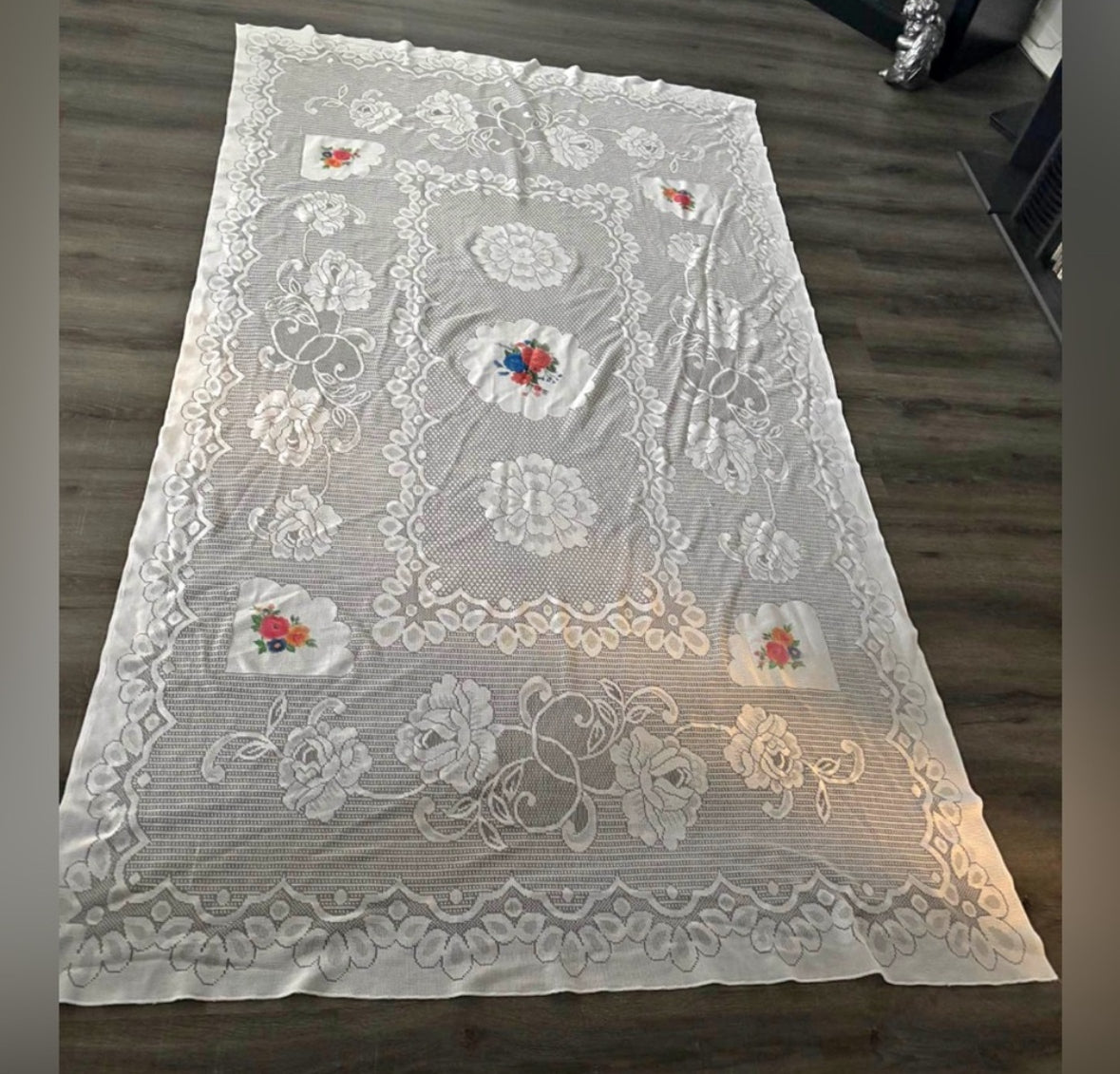 LACE FLORAL TABLECLOTH