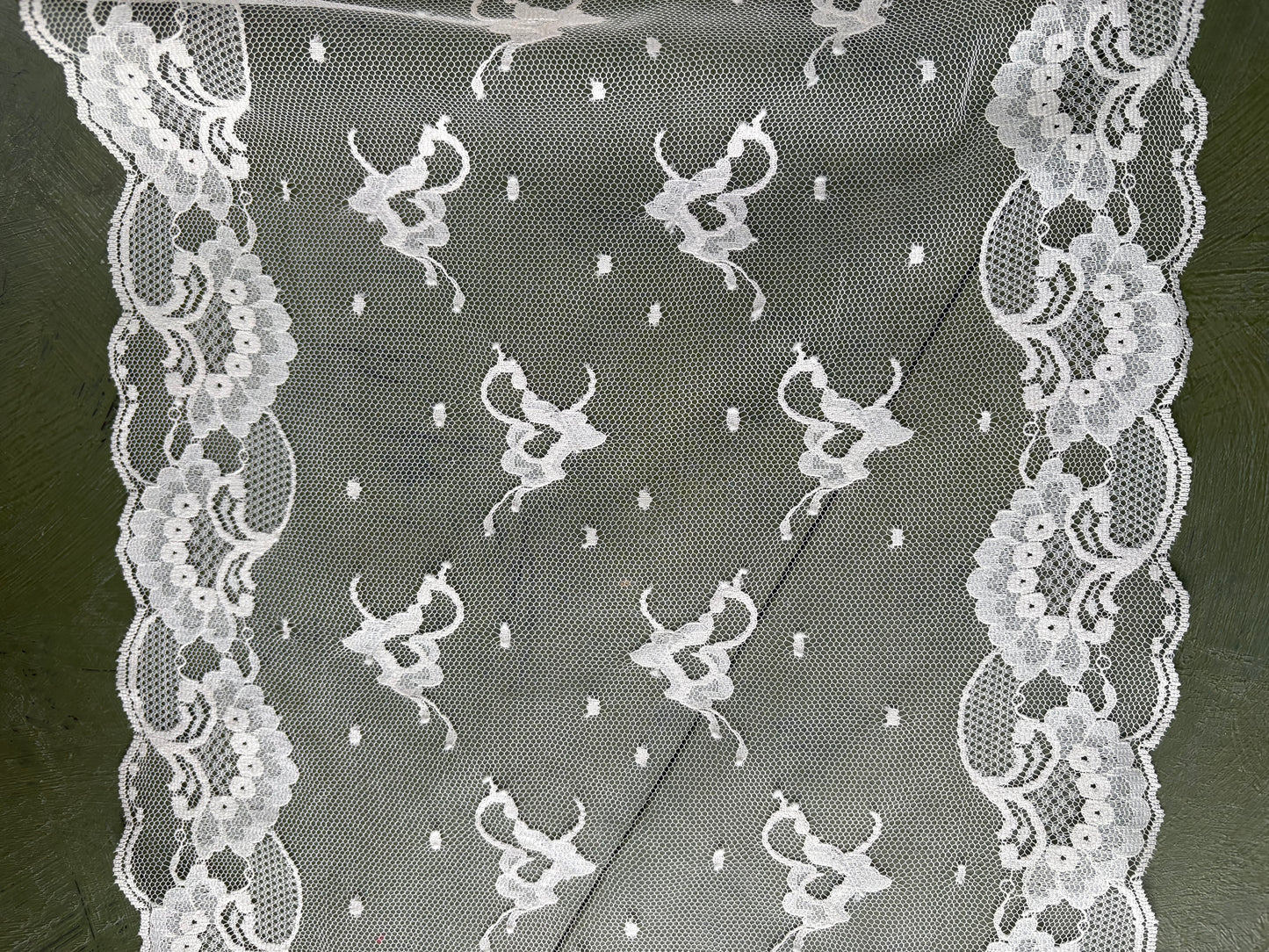 WHITE LACE - 10" x 2m