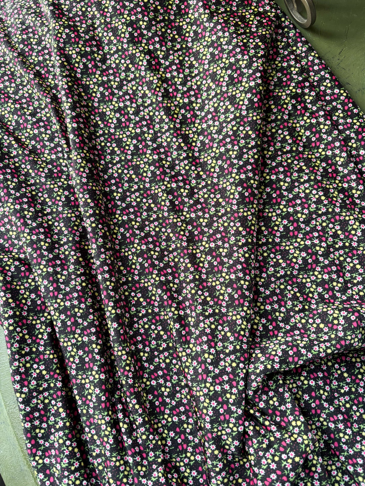 TINY FLORAL FABRIC 68" x 75"