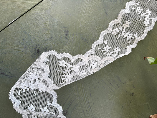 SCALLOP LACE TRIM - by the meter