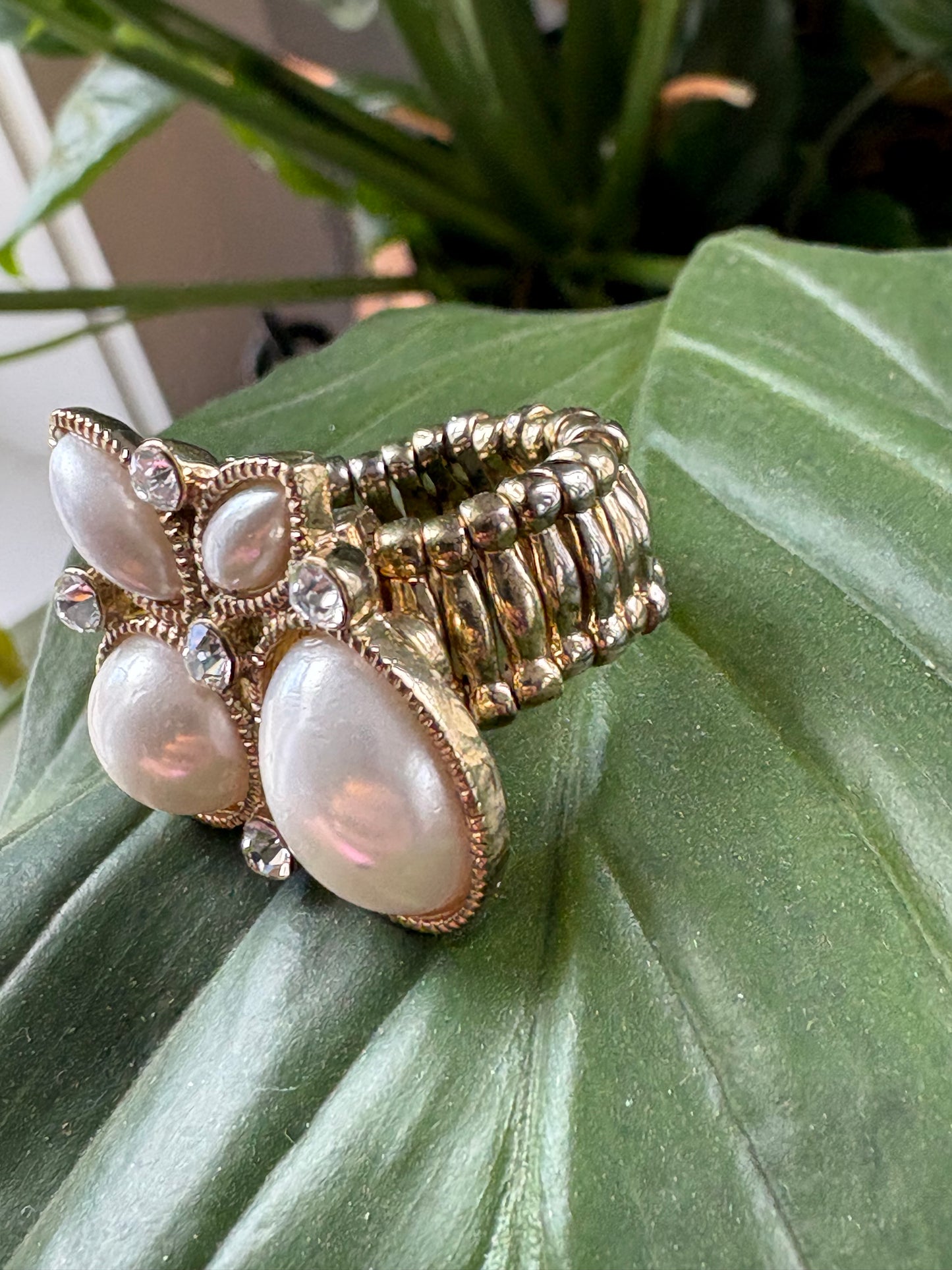 FAUX PEARL ADJUSTABLE RING