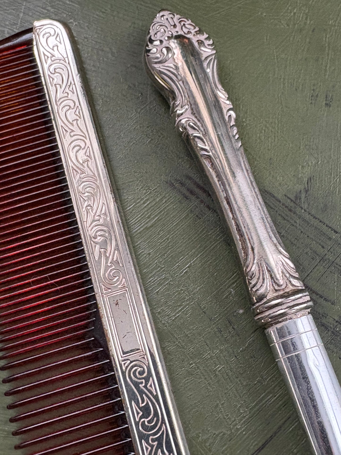 SILVER TONE MAKEUP BRUSH & COMB