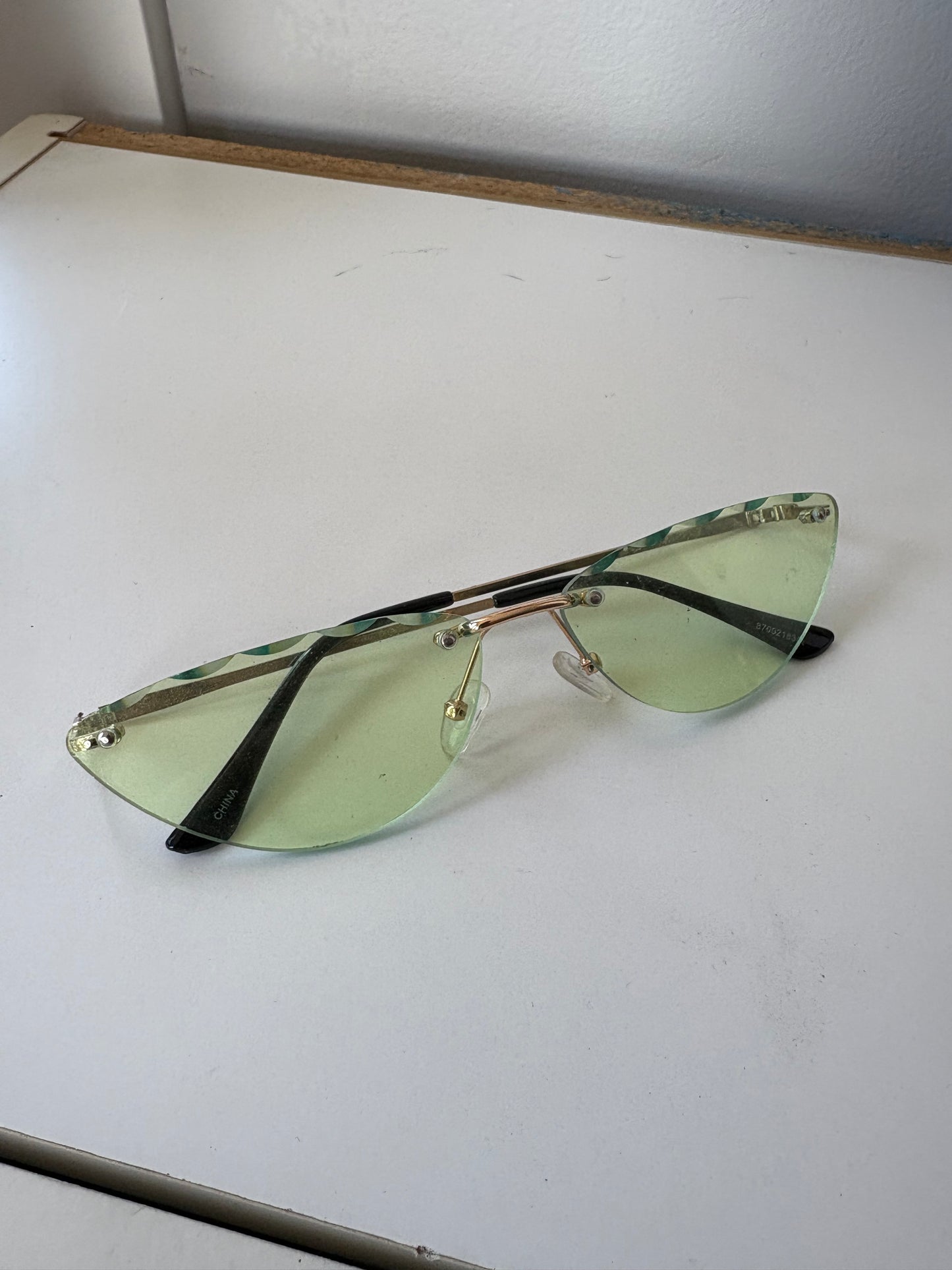 GREEN TINT SUNGLASSES