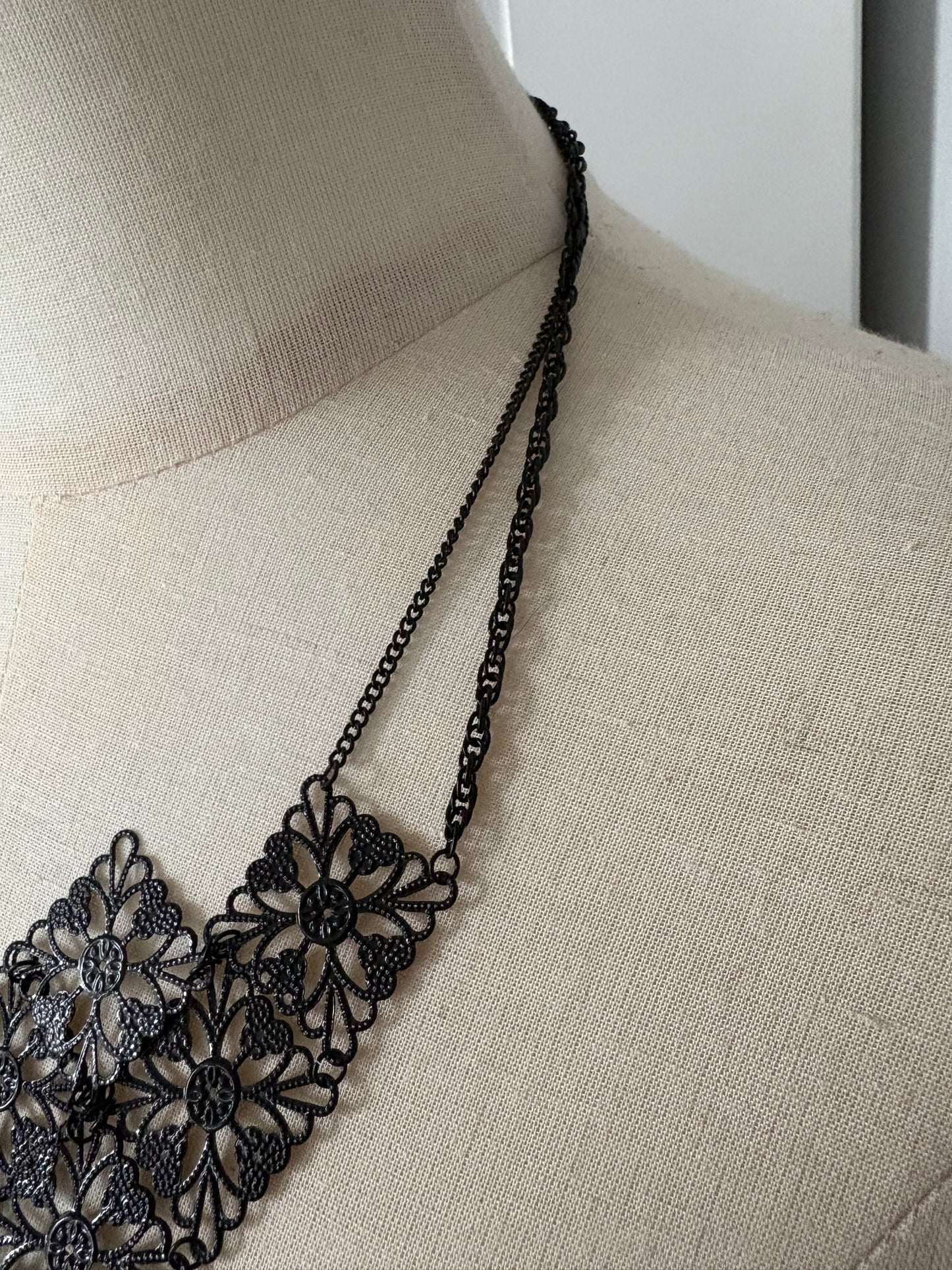 BLACK FLORAL STATEMENT NECKLACE