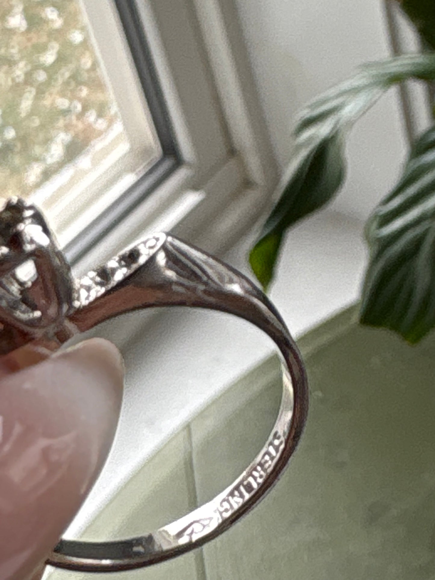925 STERLING SILVER RING - SZ. 8