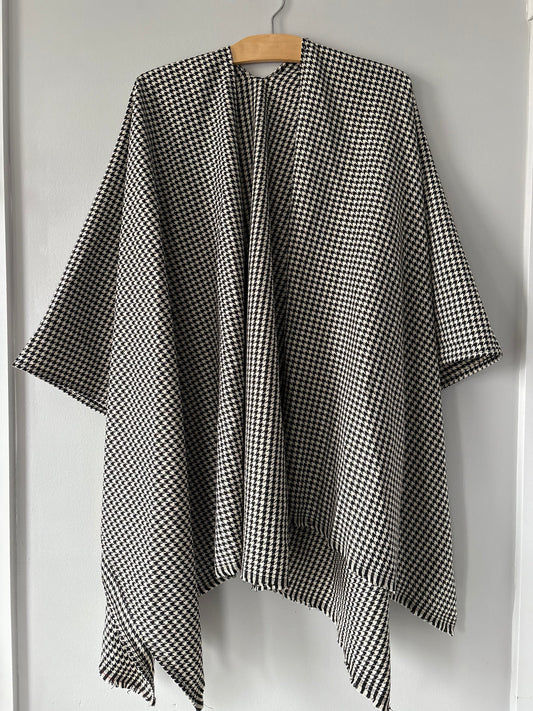 HOUNDSTOOTH PONCHO