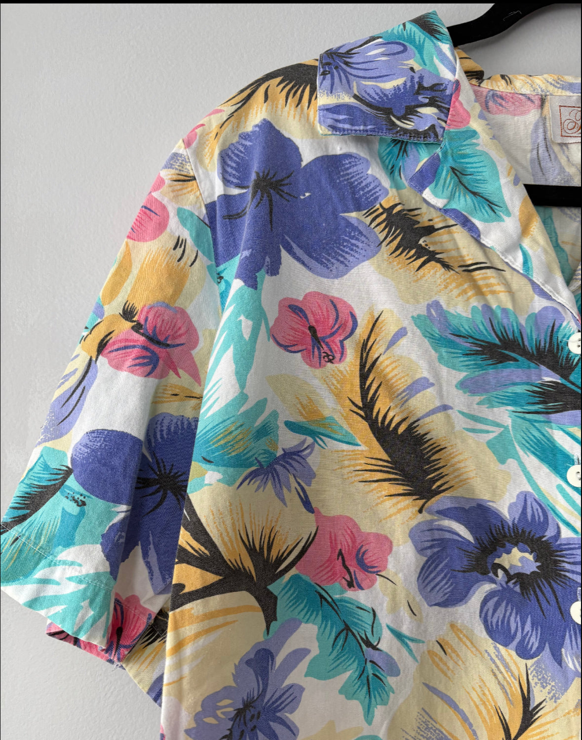 FLORAL HAWAIIAN BUTTON UP - MEDIUM
