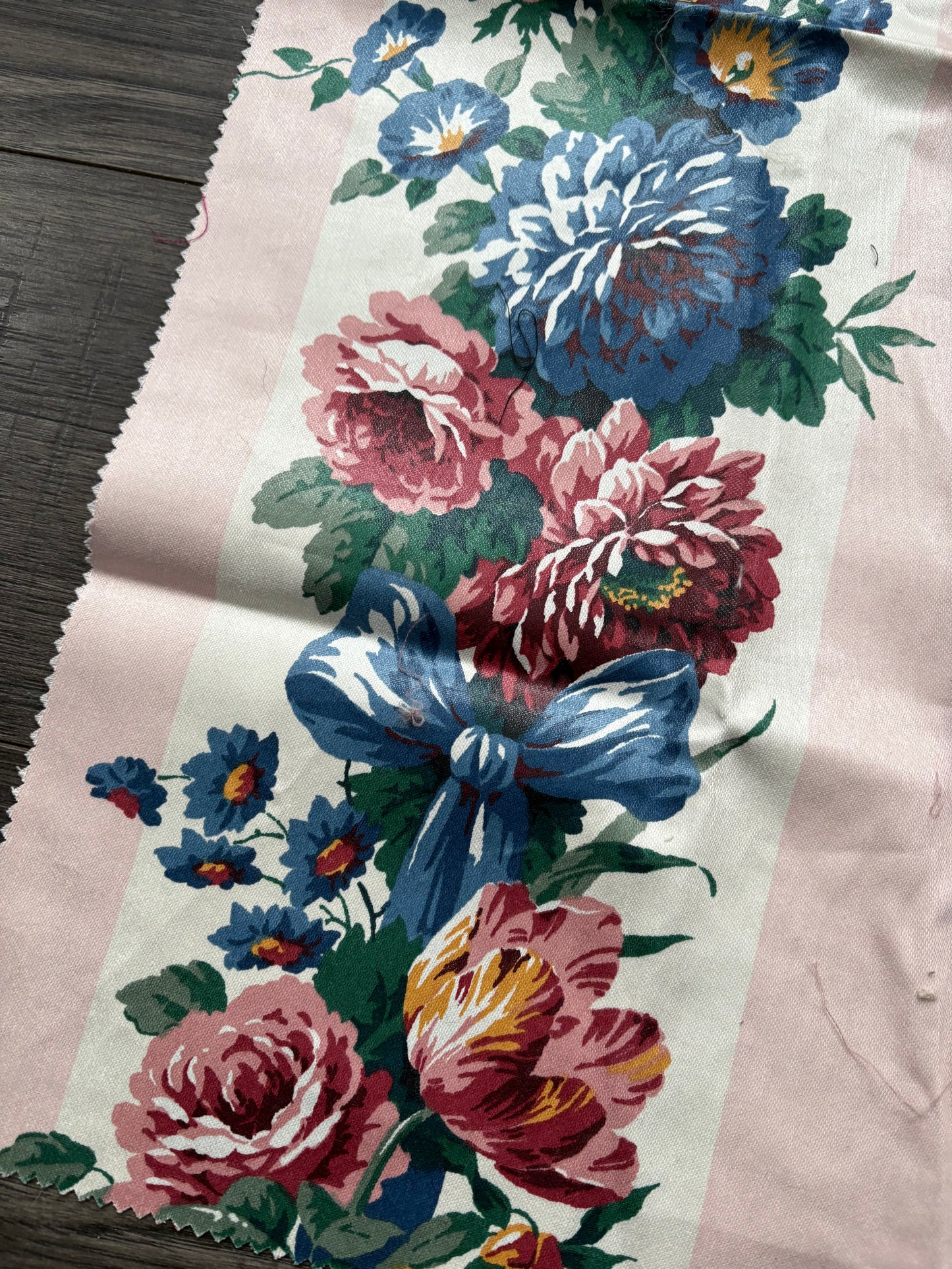 FLORAL FABRIC REMNANT 26" x 26"