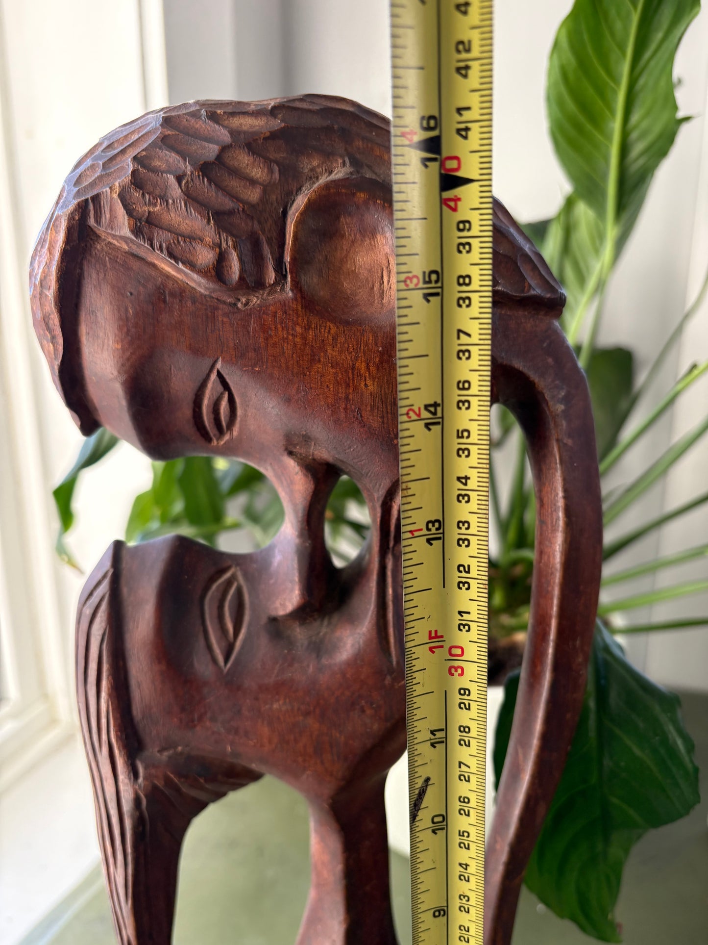 WOOD KISSING STATUE