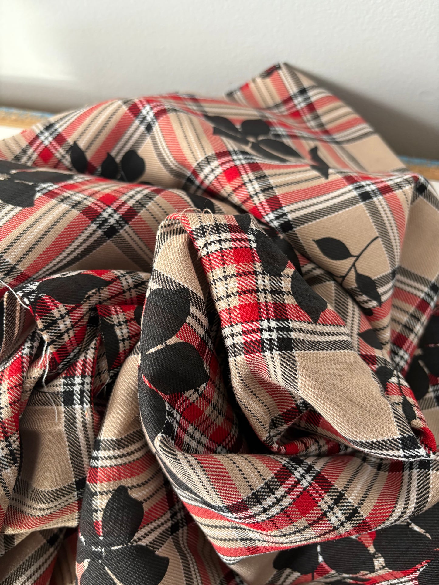 PLAID FLORAL FABRIC 30" x 280"