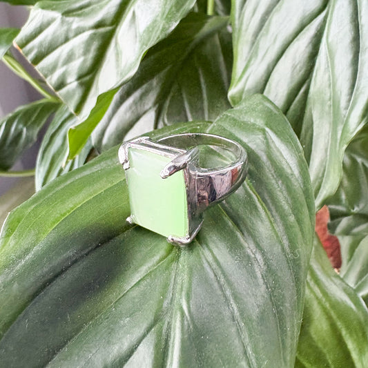 LIME GREEN STONE RING - SZ. 9