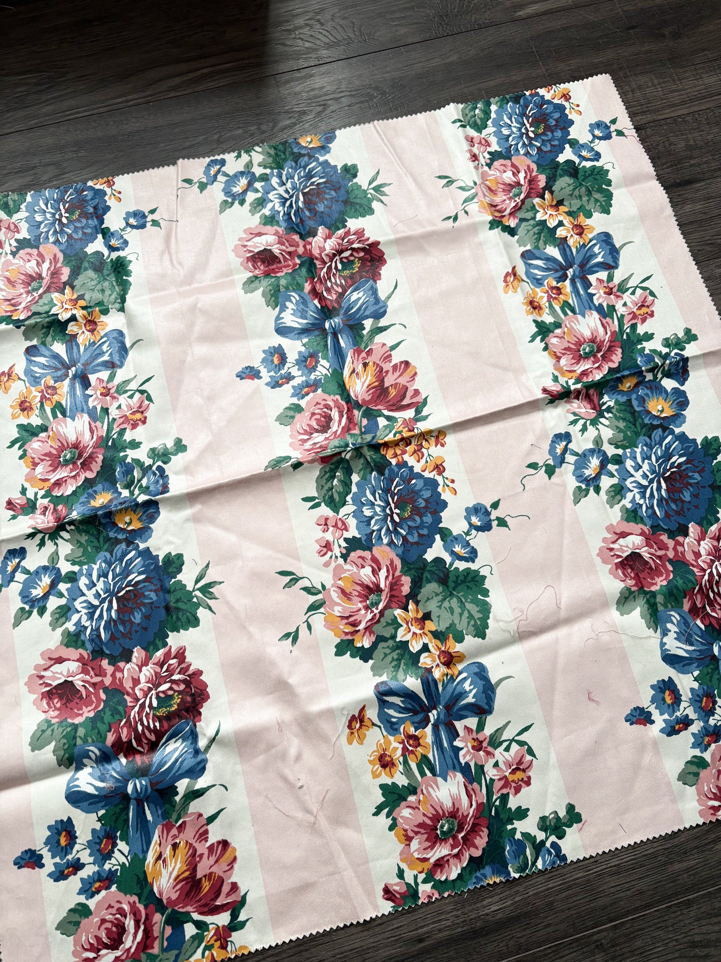 FLORAL FABRIC REMNANT 26" x 26"