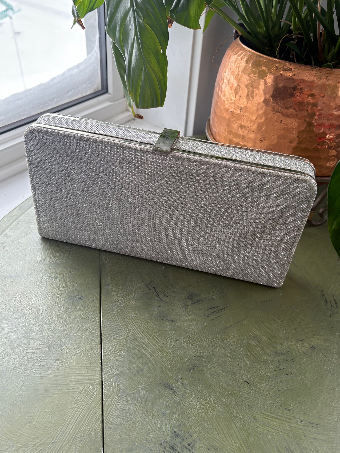 GLITTER CLUTCH