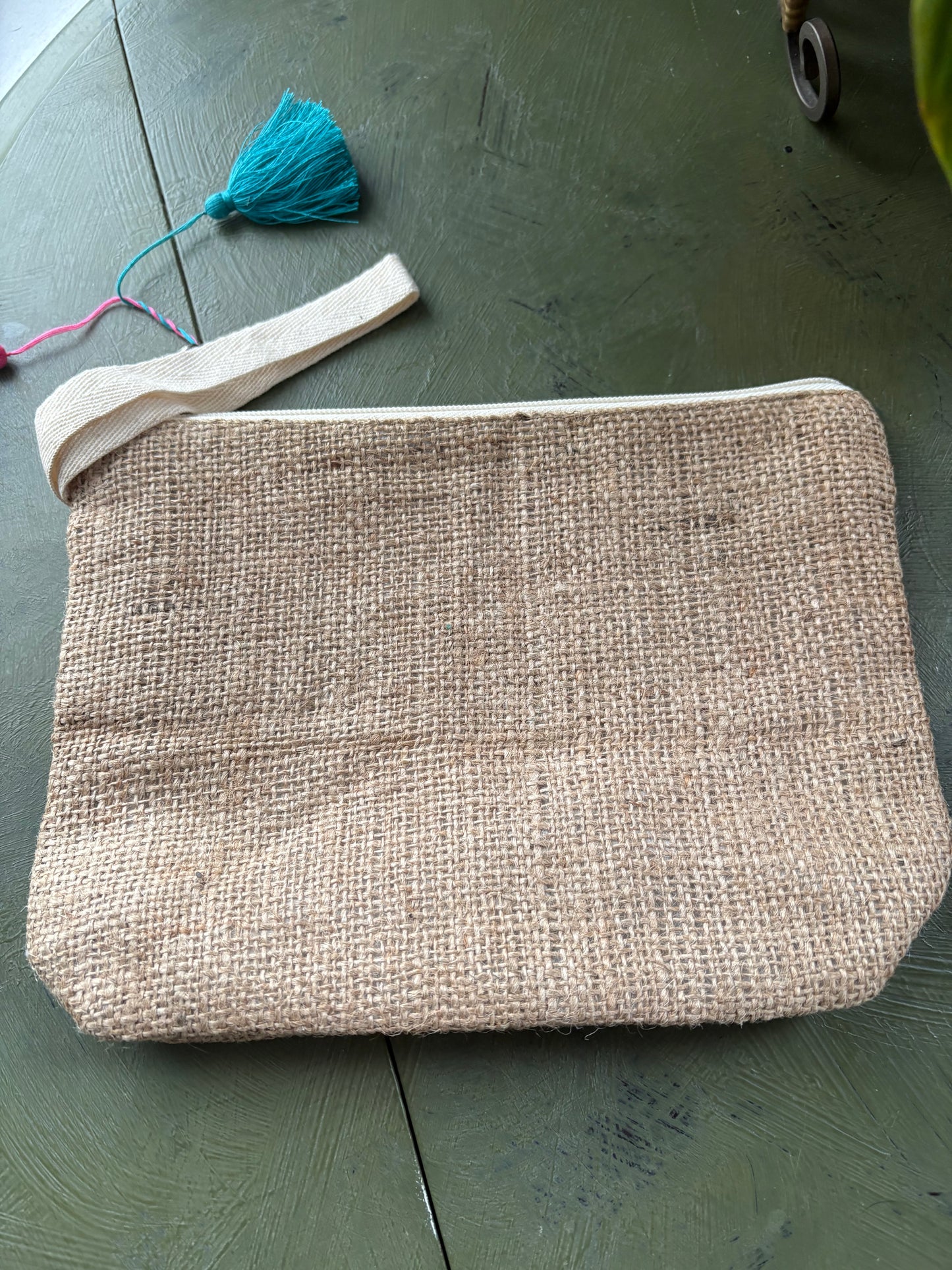 UPCYCLED PINEAPPLE POUCH