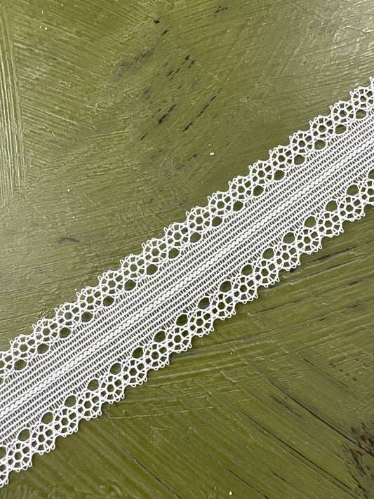 ELEGANT LACE TRIM - by the meter