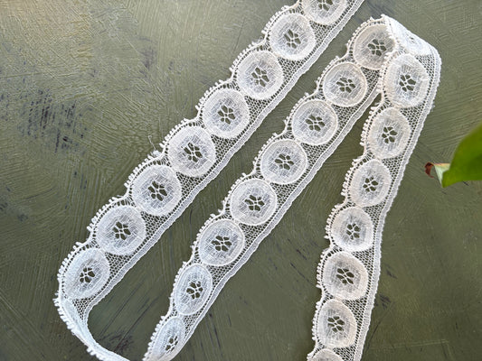 BUTTON LACE TRIM - by the meter