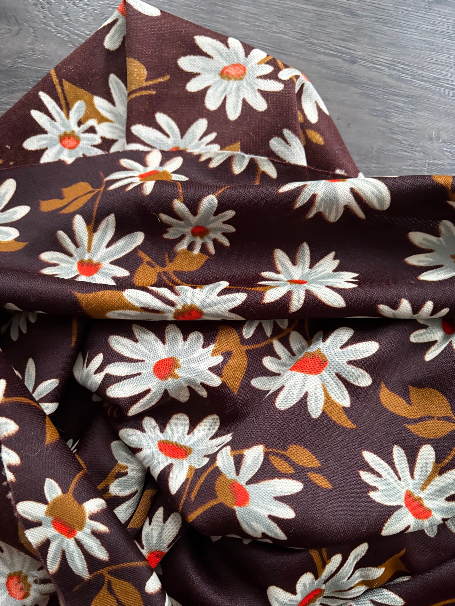 BROWN DAISY FABRIC 50" x 60"