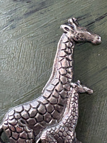 GIRAFFE BROOCH