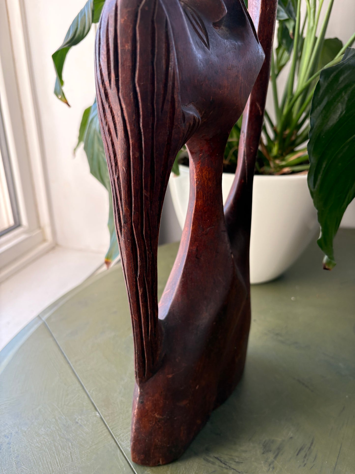 WOOD KISSING STATUE
