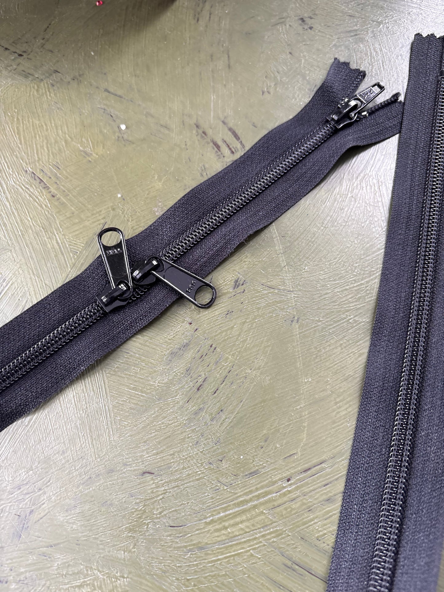 40" DOUBLE BLACK ZIPPER