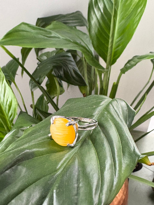 GOLDEN STONE RING - SZ. 7.75