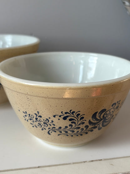 PYREX MIXING BOWLS