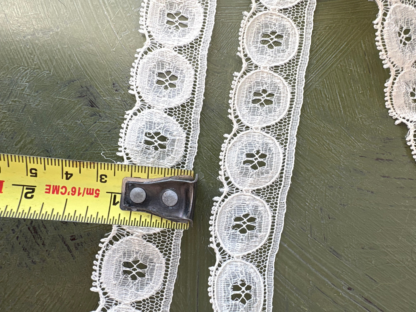 BUTTON LACE TRIM - by the meter