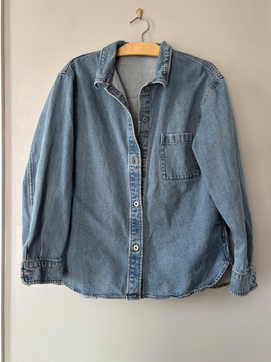 UNIQLO DENIM BUTTON UP - SMALL
