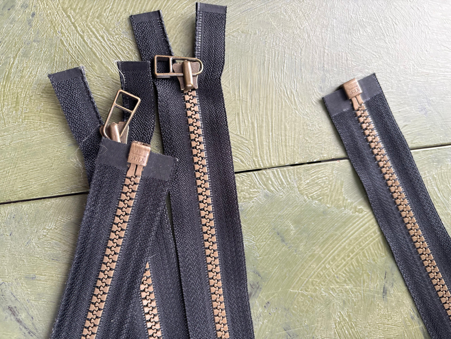 29" BLACK ZIPPERS