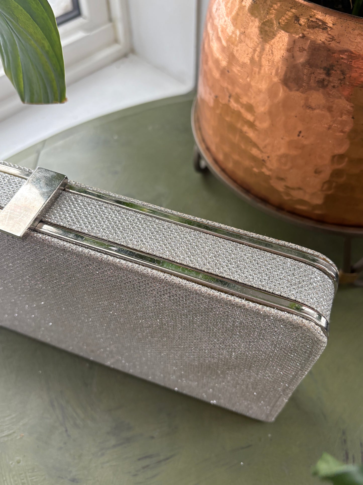 GLITTER CLUTCH