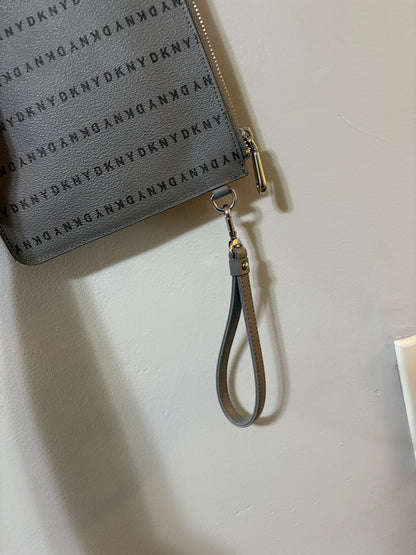 DKNY CLUTCH