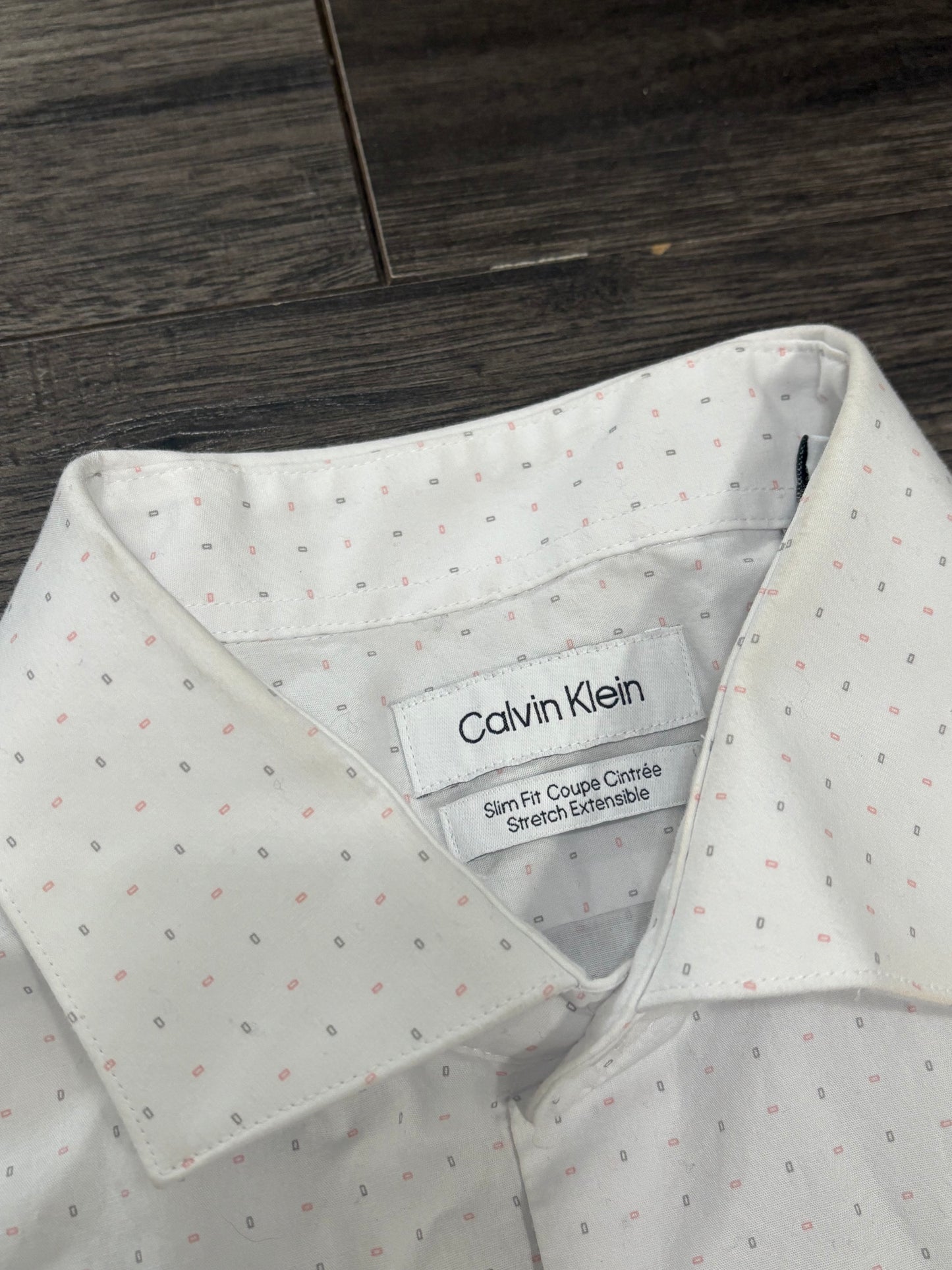 CK WHITE PATTERNED DRESS SHIRT - MED