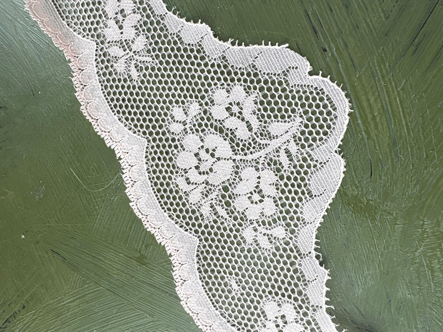 PINK SCALLOP LACE TRIM - by the meter