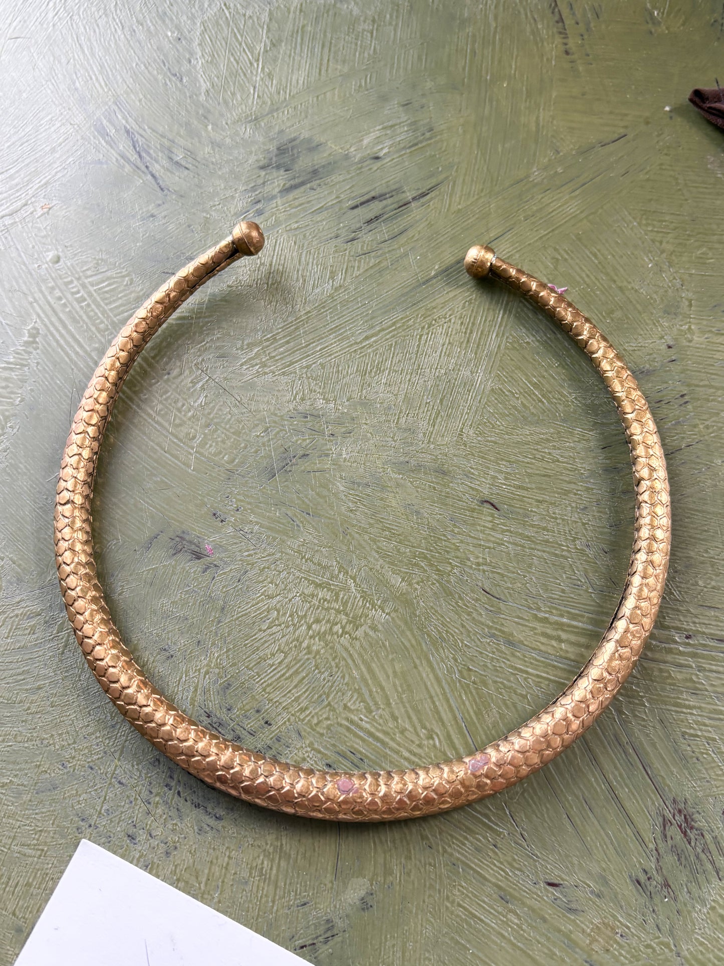 GOLD TONE CHOKER